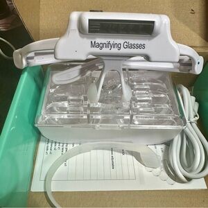 White Magnifying Glasses with LED Light